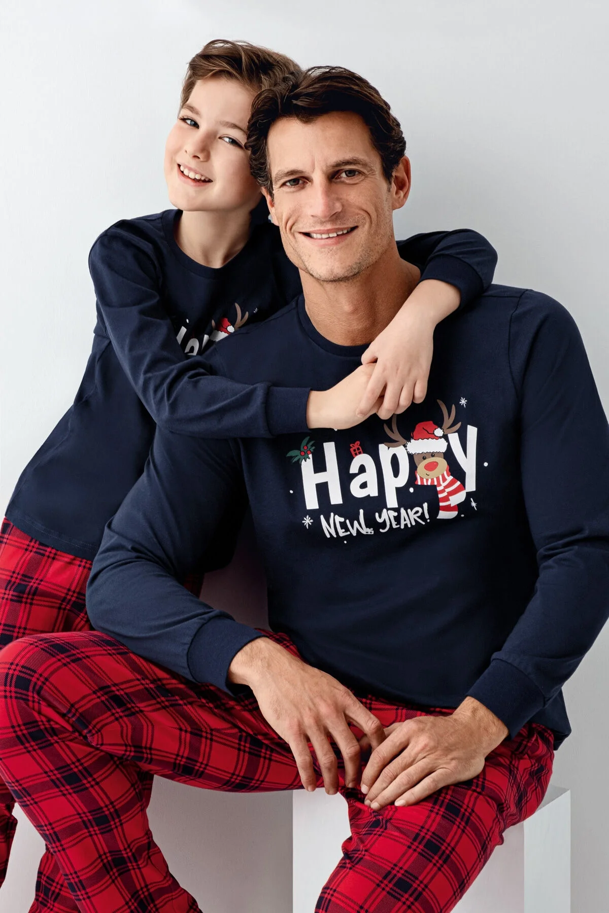 Lacivert ve kırmızı kareli Erkek Çocuk Pijama Takımı, New Year deseni, Arnetta markası, çocuk iç giyim