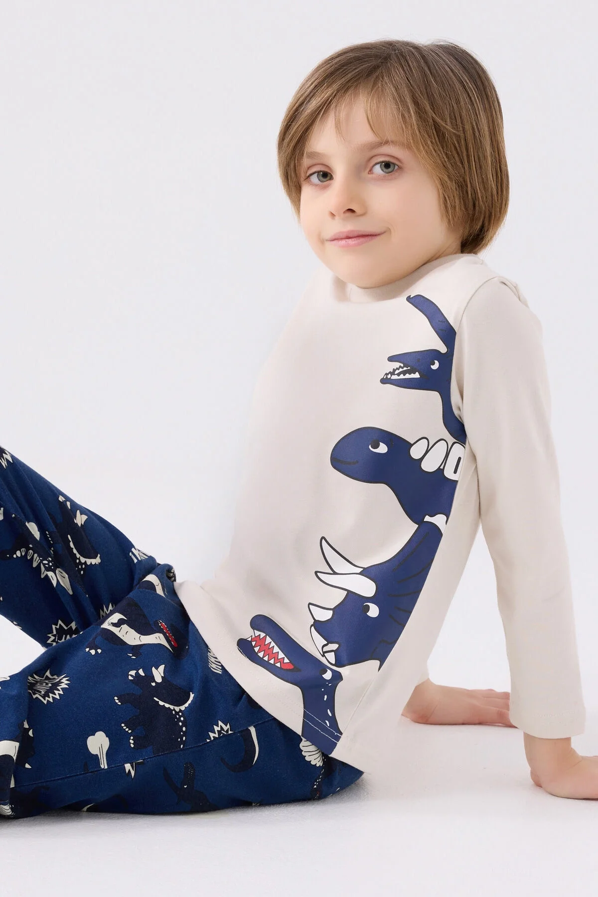 Mavi dino desenli erkek çocuk pijama takımı, Rolypoly markası, uzun kollu üst ve pantolon, çocuk giyim ürünü