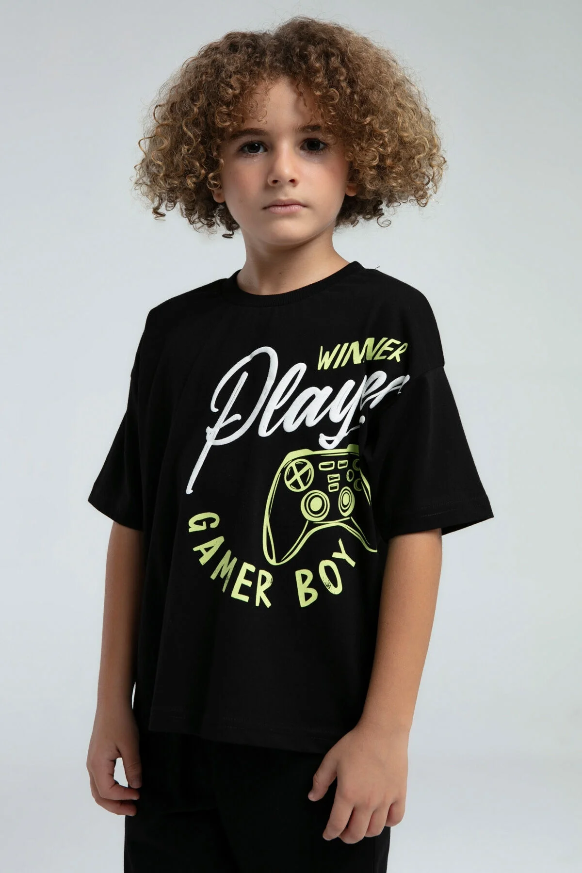 Siyah Bermuda Takım ve T-shirt Seti, Oyun Oyuncusu Desenli, Erkek Çocuk Giyim, Arnetta Markası