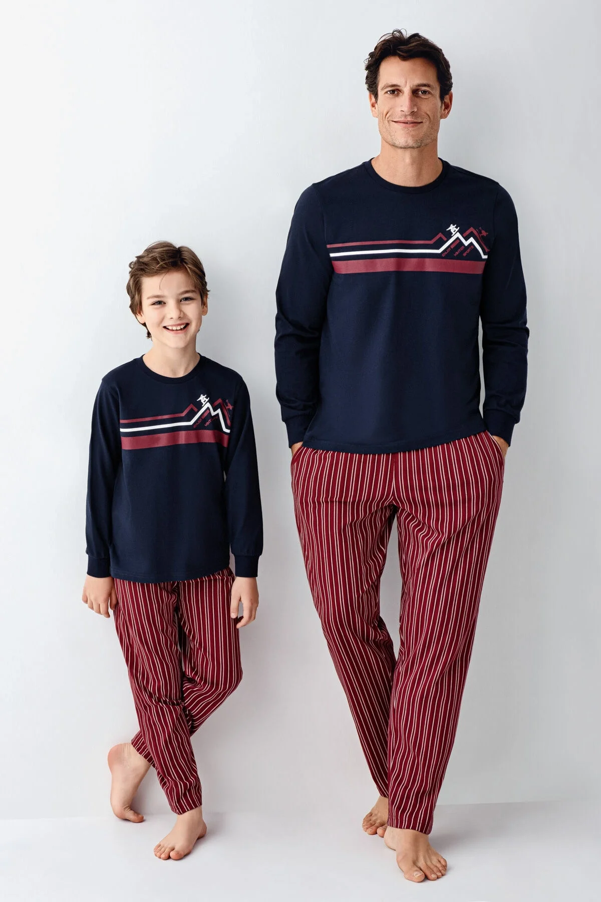 Lacivert ve kırmızı çizgili erkek pijama takımı, modern desenli uzun kollu üst ve pantolon, Arnetta markası