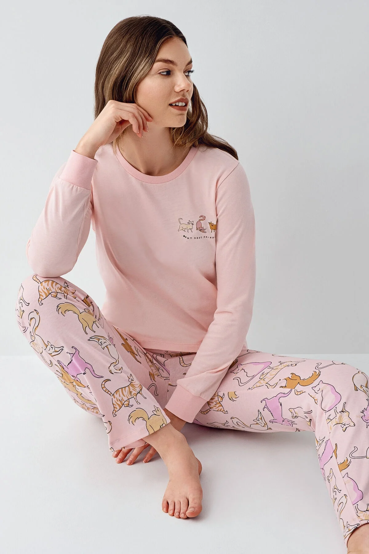 Pembe kedi desenli kadın pijama takımı, Rolypoly markası, uzun kollu üst ve pantolon, rahat uyku giysisi