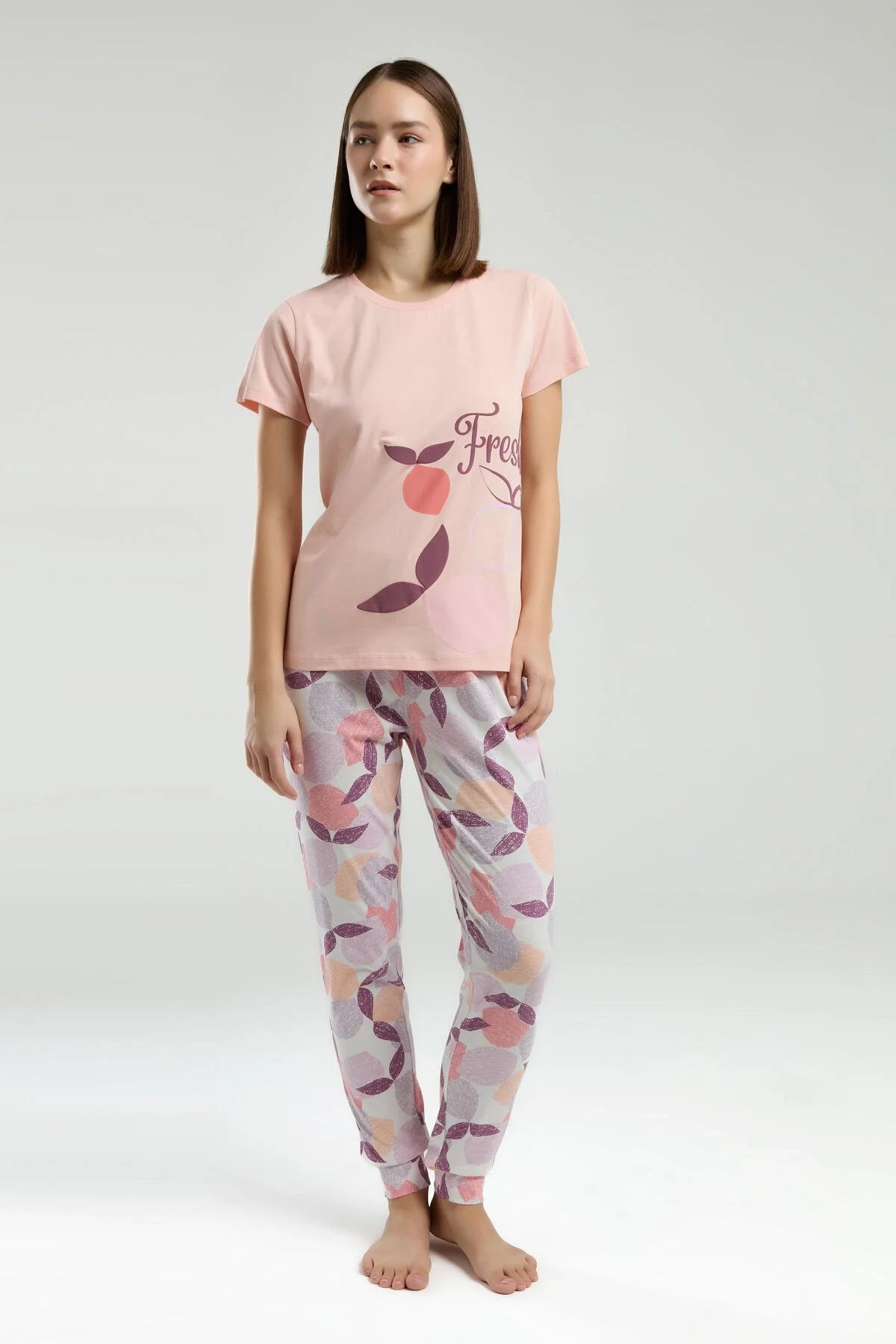 Pembe tonlu kadın pijama takımı, 'Fresh' yazısı ve yaprak desenli pantolon, rahat model, Arnetta markası