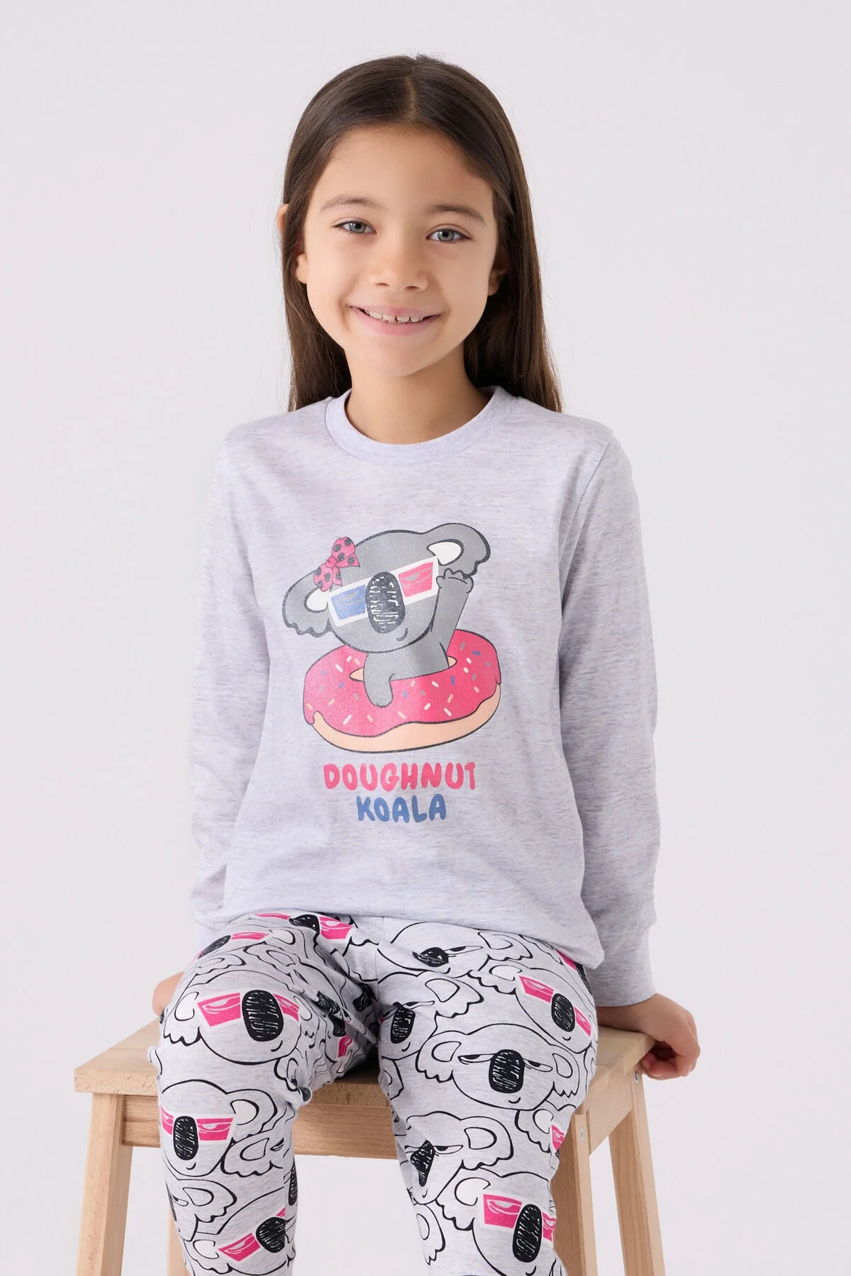 Gri koyun desenli kız çocuk pijama takımı, Rolypoly markası, klasik uzun kollu üst ve pantolon, çocuk iç giyim