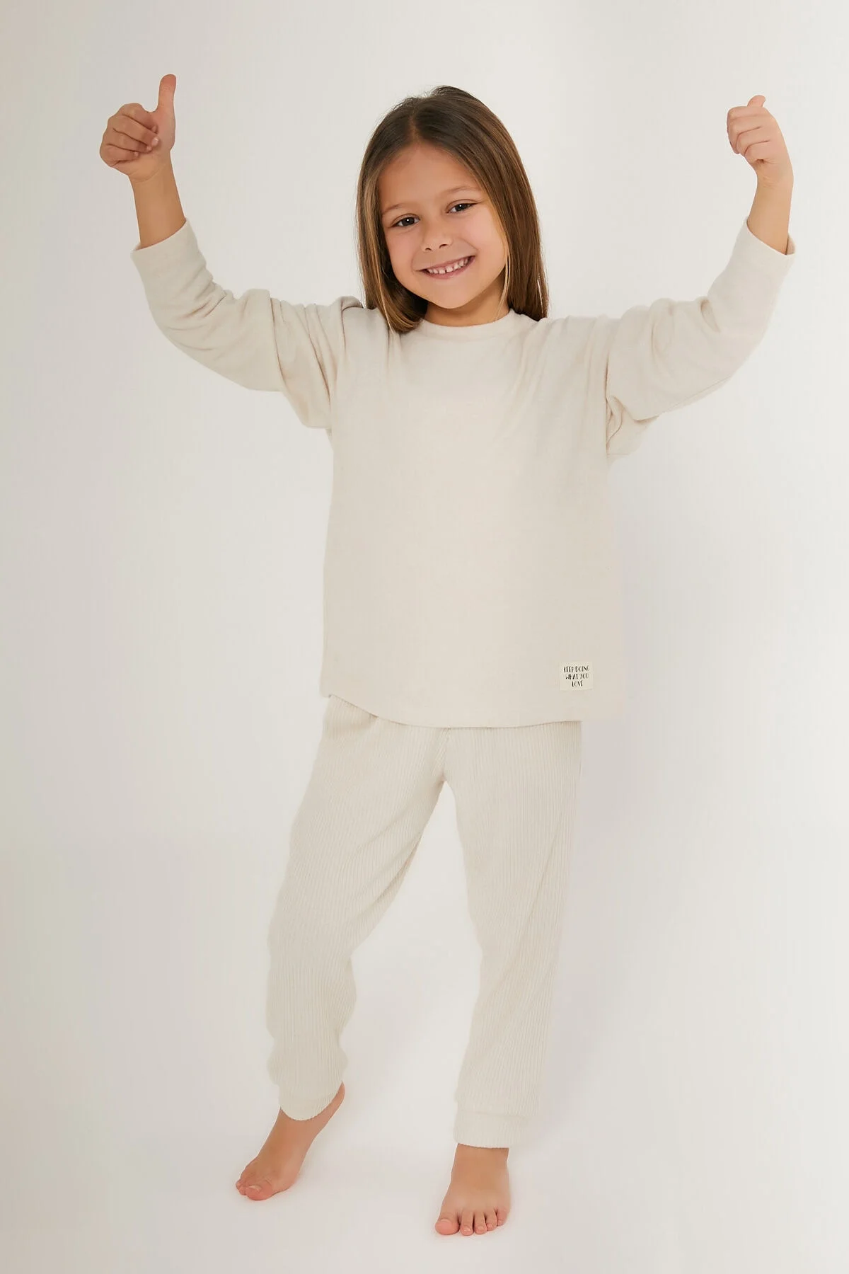 Rolypoly Kız Çocuk Krem Pijama Takımı, Arnetta markası, yumuşak dokulu, rahat kesim, çocuk pijama seti, beyaz arka plan