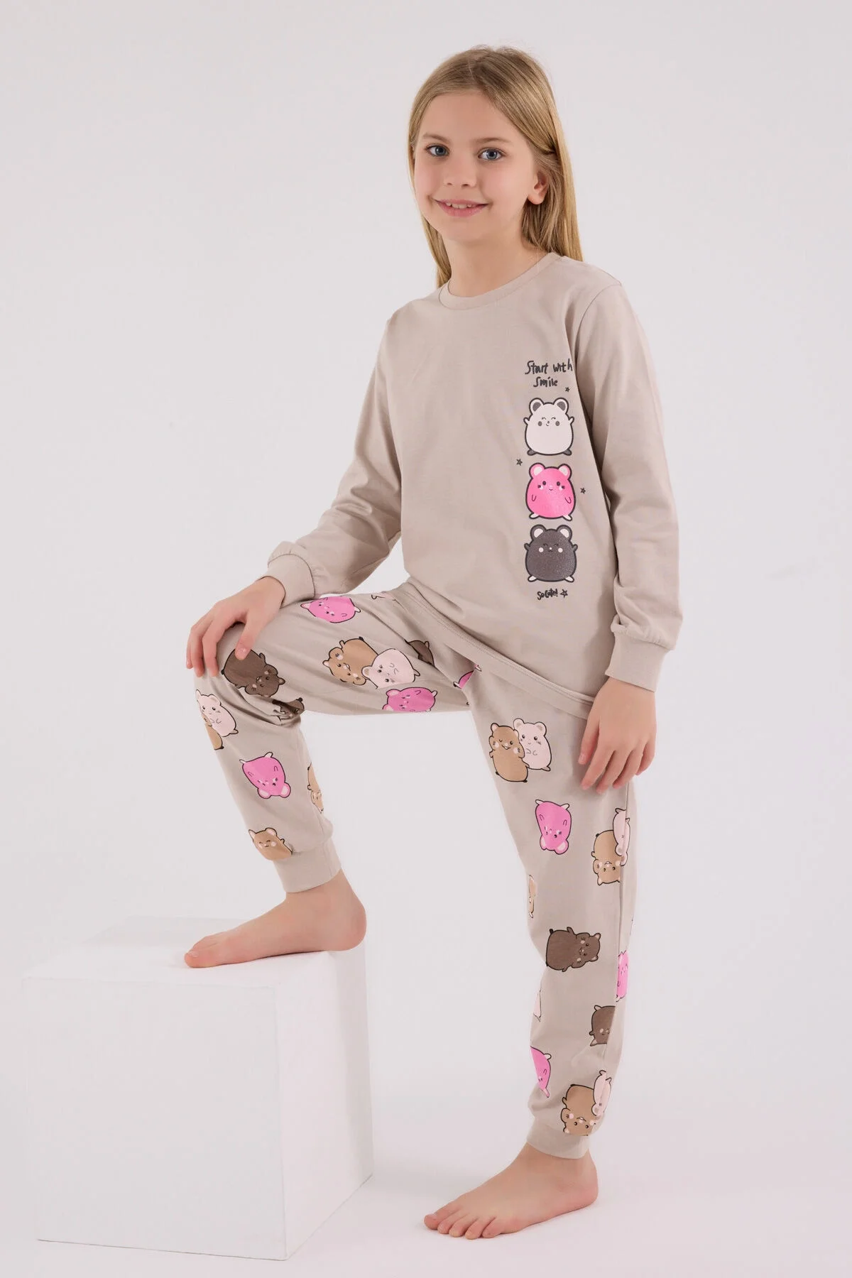 Kız çocuk krem pijama takımı, Rolypoly markası, kawaii hamster desenli, uzun kollu üst ve pantolon, Arnetta markası