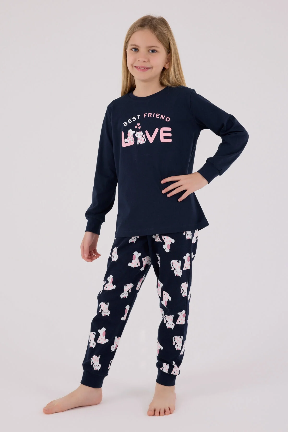 Lacivert kıyafetli kız çocuk pijama takımı, 'Best Friend Love' yazısı ve kedi desenli pantolon, Arnetta markası