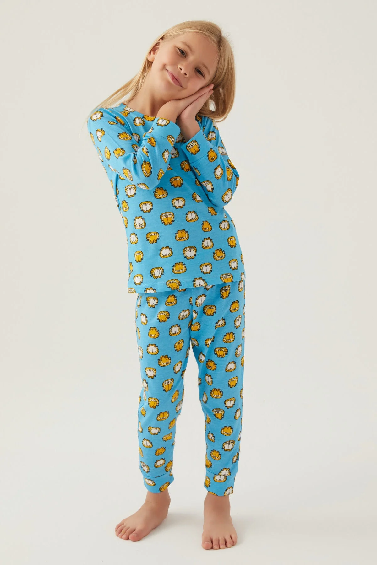 Mavi Garfield desenli kız çocuk pijama takımı, uzun kollu üst ve pantolon, Arnetta markası, çocuk iç giyim