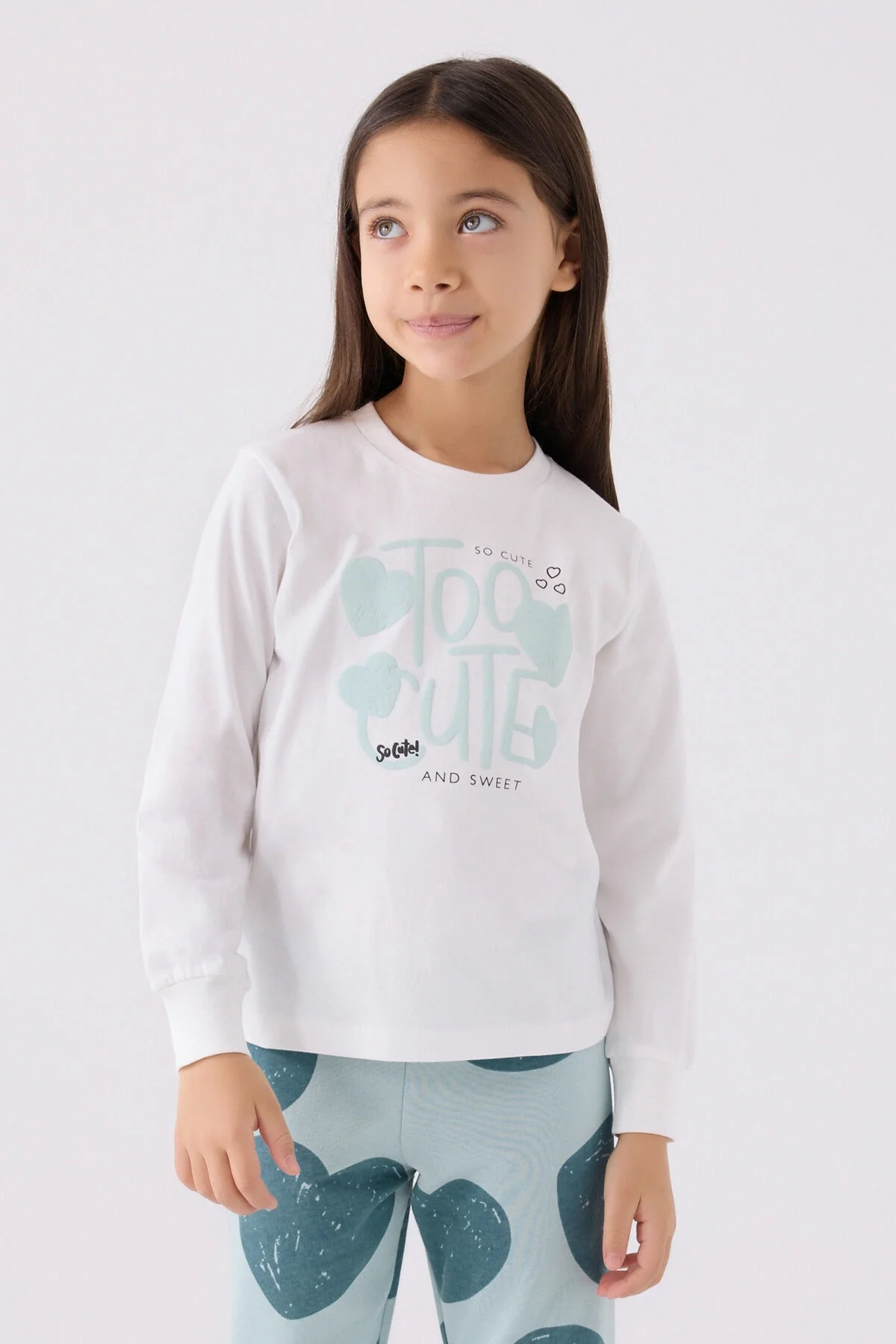 Mavi kalp desenli kız çocuk pijama takımı, Rolypoly markası, uzun kollu üst ve pantolon, çocuk iç giyim