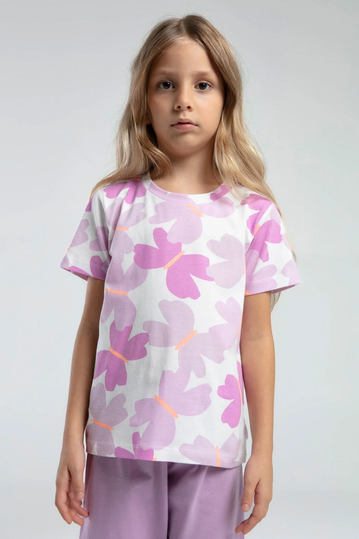 Mor kapri takımı, kız çocuk pijama seti, Arnetta marka, mor ve pembe kelebek desenli, rahat günlük giyim