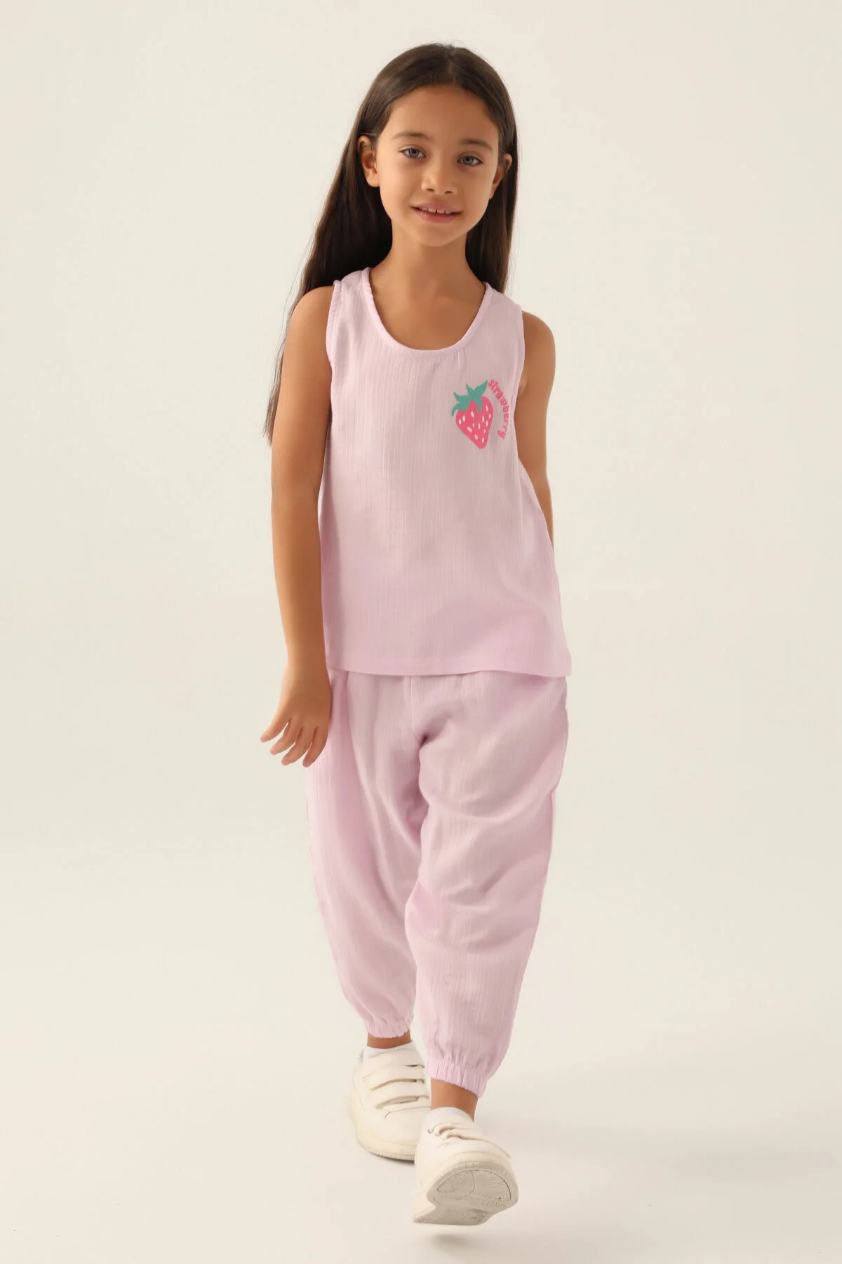 Mor草莓 desenli kız çocuk pijama takımı, Arnetta marka rahat ve yazlık pijama seti, çocuk giyim ürün fotoğrafı