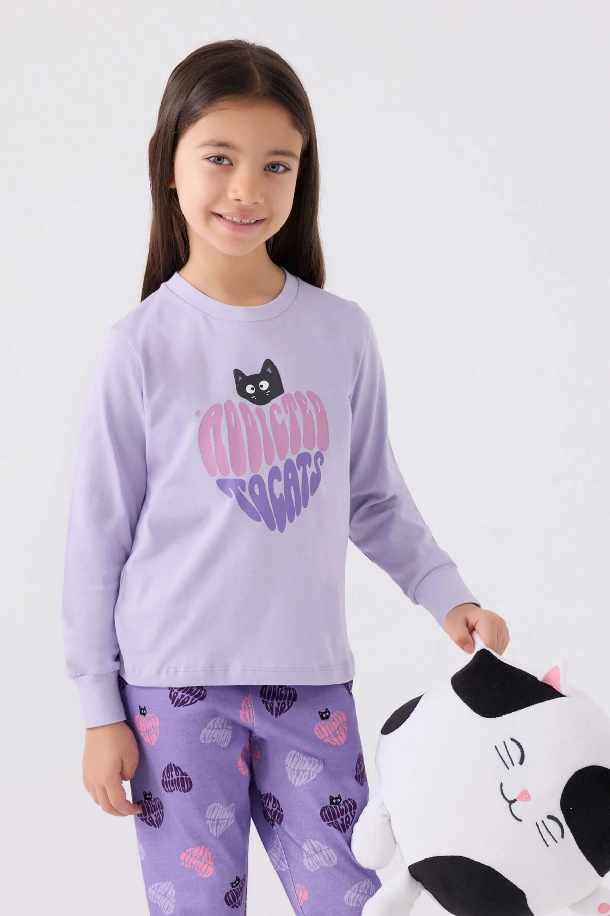 Mor kedi ve kalp desenli kız çocuk pijama takımı, Arnetta markası, uzun kollu üst ve pantolon, çocuk iç giyim