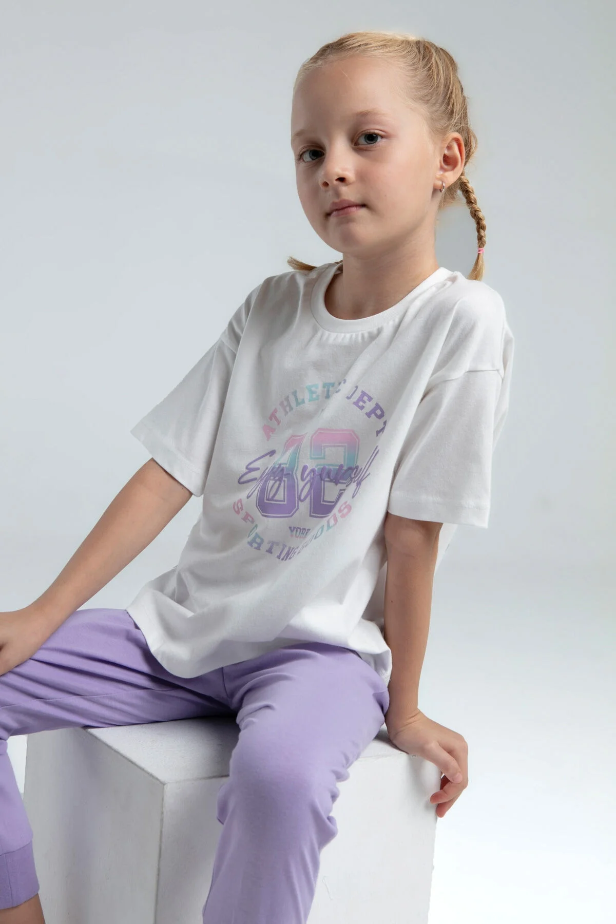 Mor pijama takımı, kız çocuk modeli, beyaz gömlek ve mor pantolon, Arnetta markası, günlük kullanıma uygun pijama seti