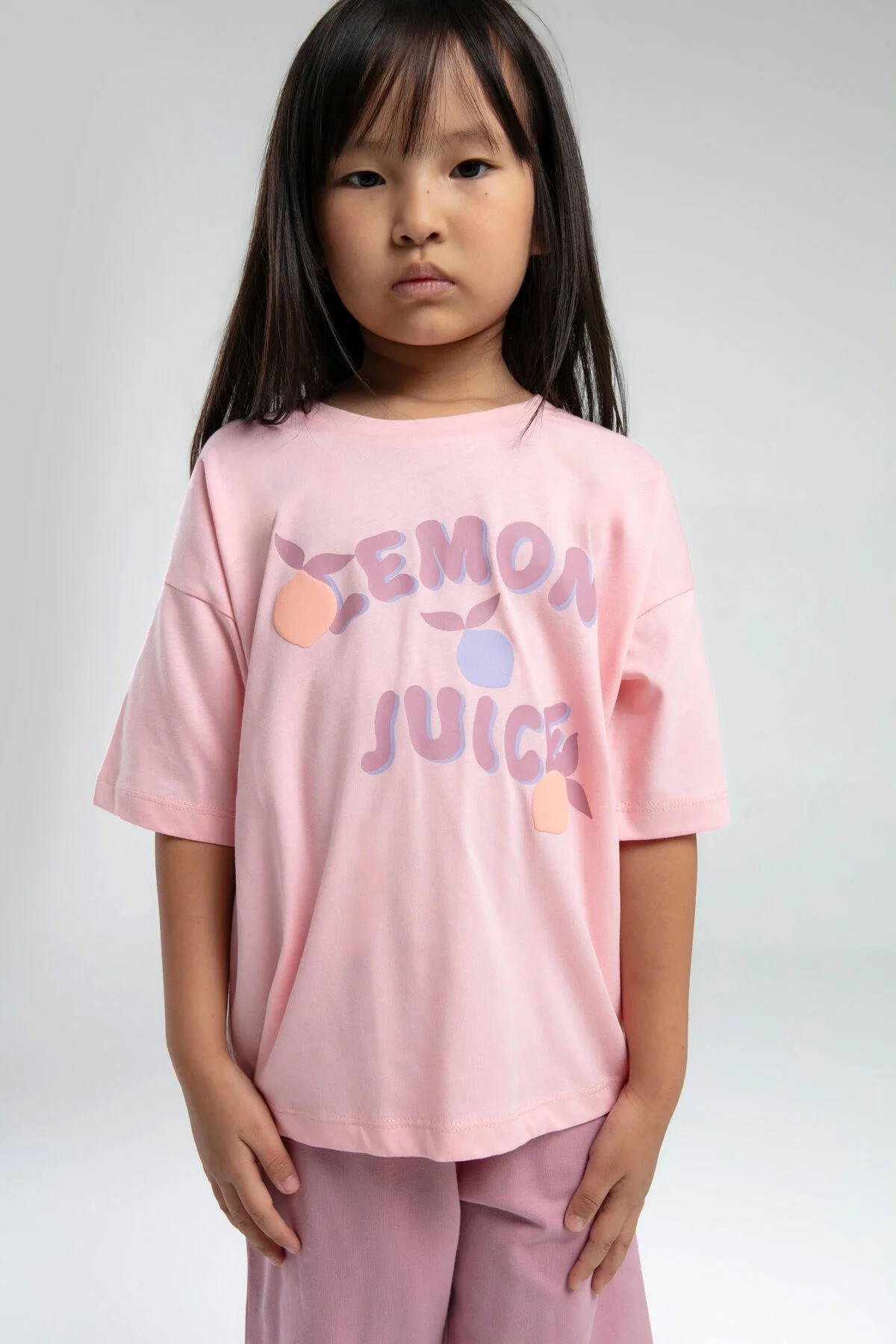Pembe 'Lemon Juice' yazısı ve çizimli kız çocuk Bermuda takım, Arnetta markası, ön ve yan görünüm