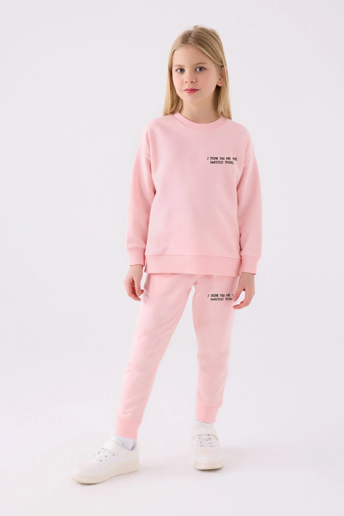 Pembe Rolypoly kız çocuk eşofman takımı, Arnetta markası, ön ve yan görünüm, 'I think you are the sweetest thing' yazısı