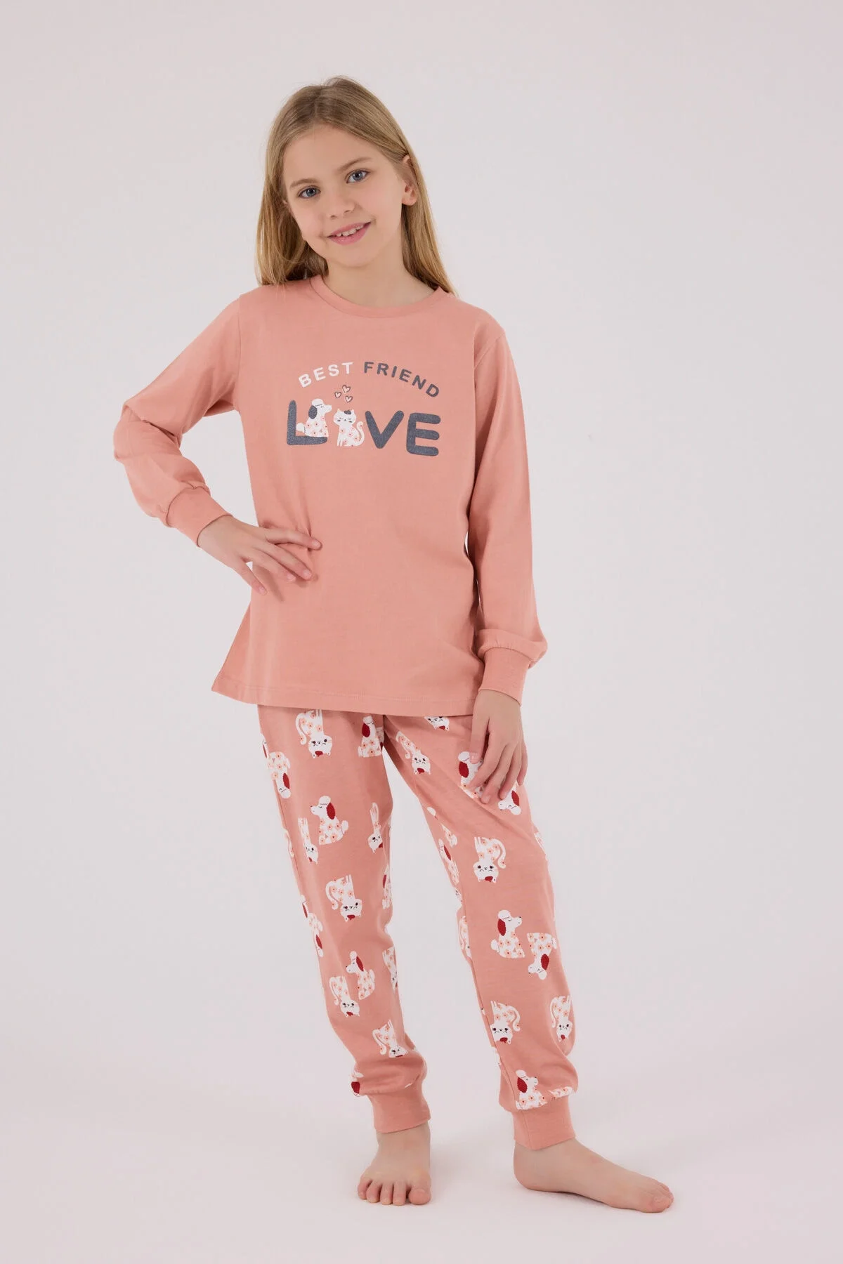 Pembe kız çocuk pijama takımı, 'Best Friend Love' yazısı ve köpek desenli, Arnetta markası, rahat günlük giyim