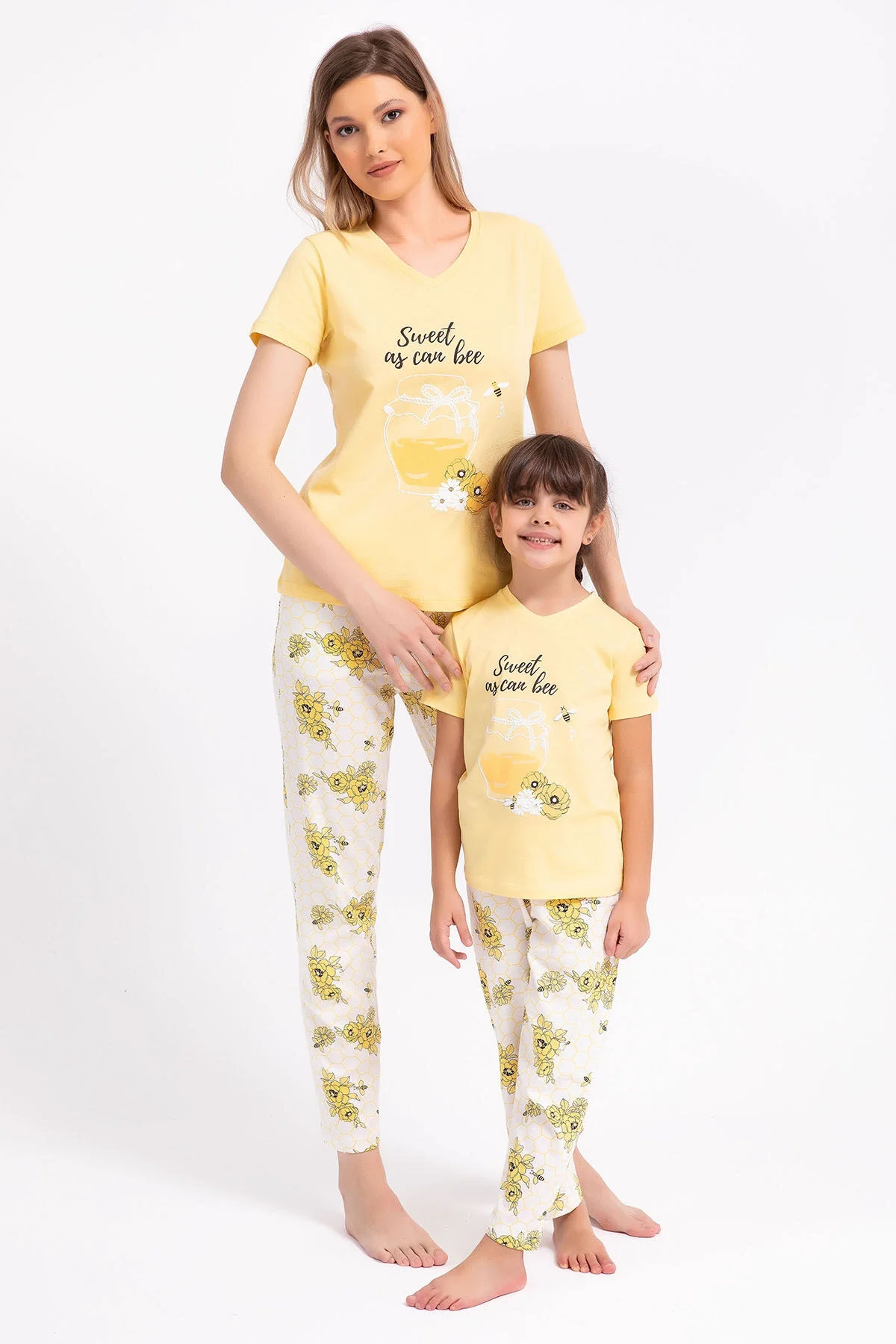 Sarı keçi desenli kız çocuk pijama takımı, Arnetta marka, arka plan beyaz, ön ve yan görünüm