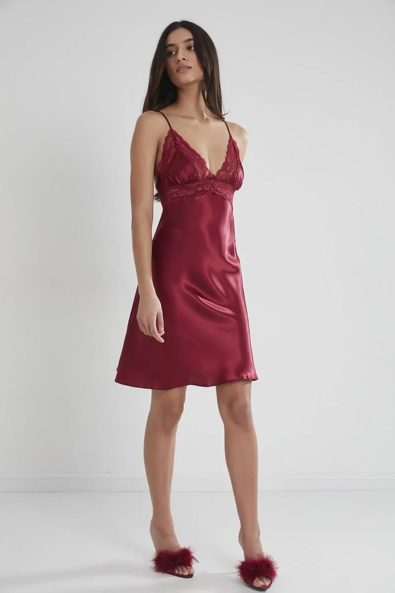 Pierre Cardin Saten Dantelli Kadın Gecelik 603 Bordo, dantel detaylı, şık kollu, yarım uzunluk, gece giyimi