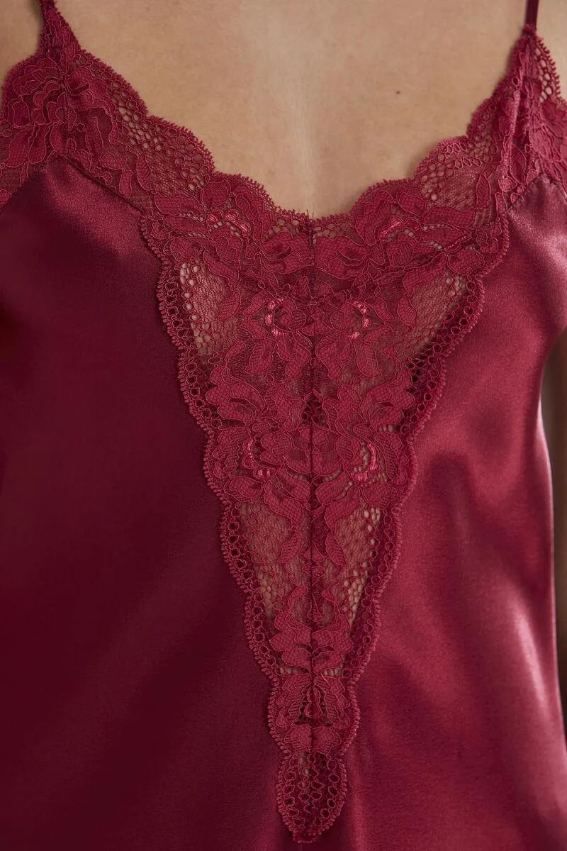 Bordo saten dantelli babydoll takım elbette, Pierre Cardin marka kadın iç giyim, dantel detaylı şort ve üst seti