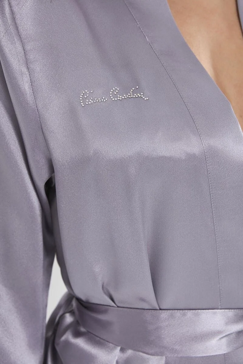 Saten kadın sabahlık, Pierre Cardin markası, 1010 Royal modeli, gri ton, beli bağlanabilir, ön görünüm, zarif ve lüks tasarımı