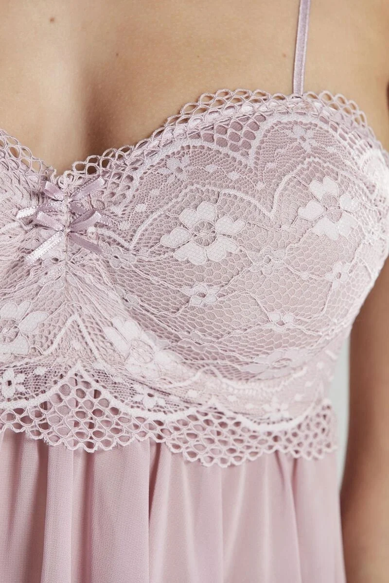 Şifon dantelli pembe gecelik, Pierre Cardin marka kadın iç giyim, dantel detaylı ve asimetrik uzunluklu model