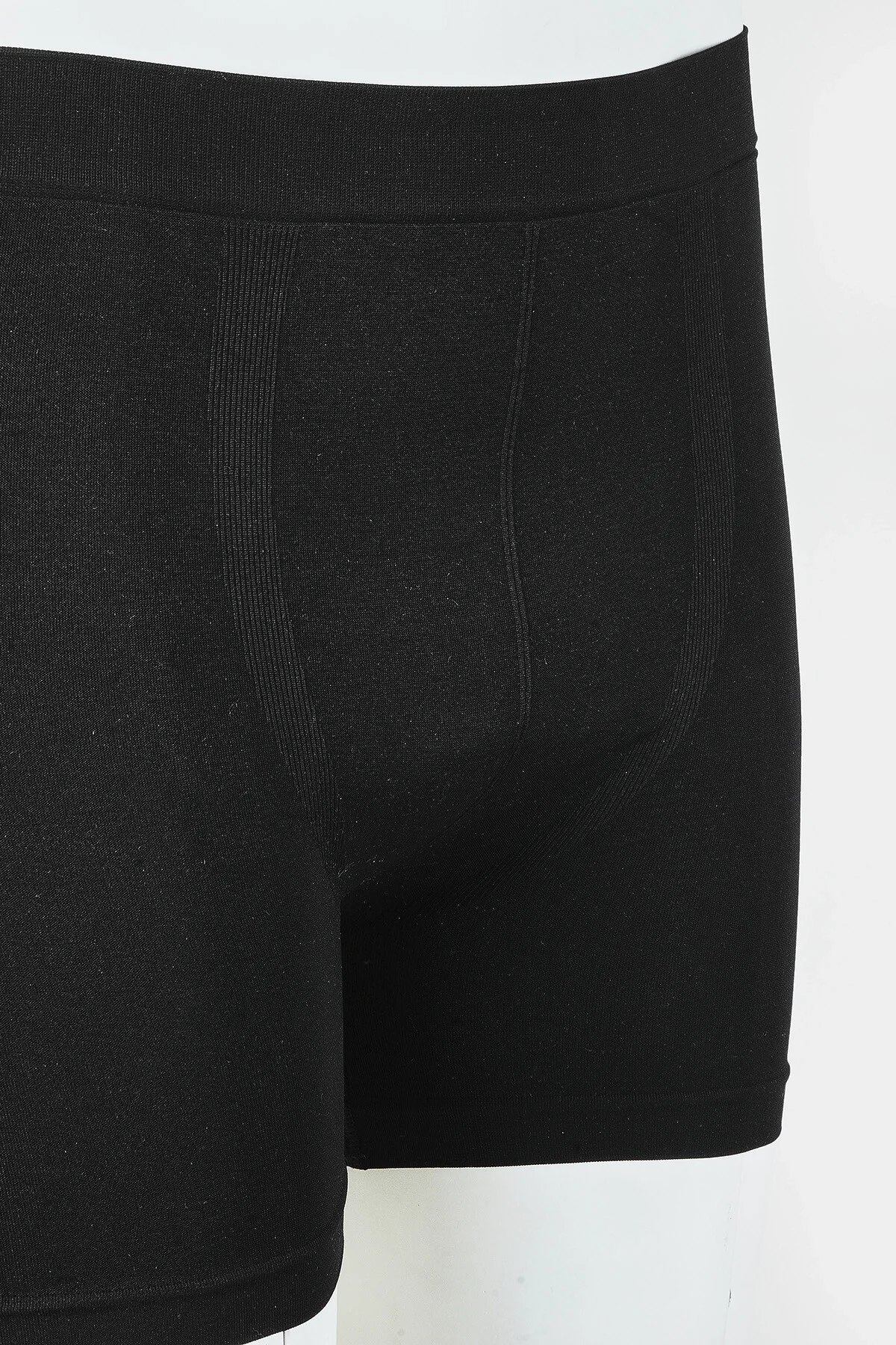 Siyah Seamless Erkek Boxer, Nbb marka erkek iç giyim, düz renk, sırt görünümü, ergonomik tasarım, minimalizm stili