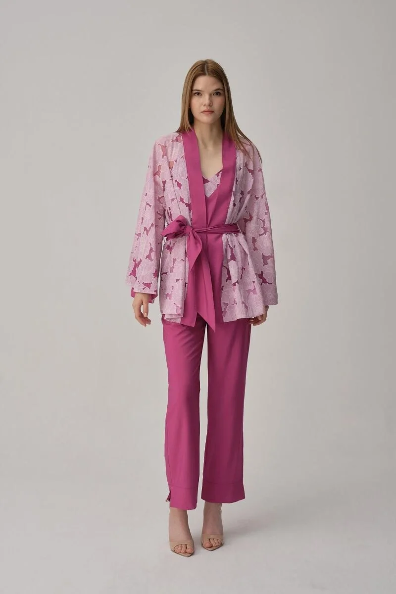 Violet renkli vegan ipek kimono pijama takımı, Pierre Cardin markası, kadın pijama seti, dantel desenli kimonolu üst ve pantolon