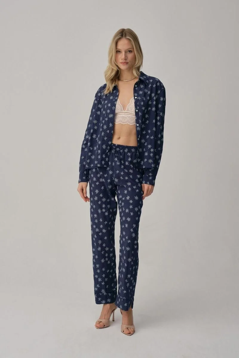 TINA marka vegan kadın iç giyim pijama takımı, navy rengi, beyaz kar deseni, braletli, Pierre Cardin markası