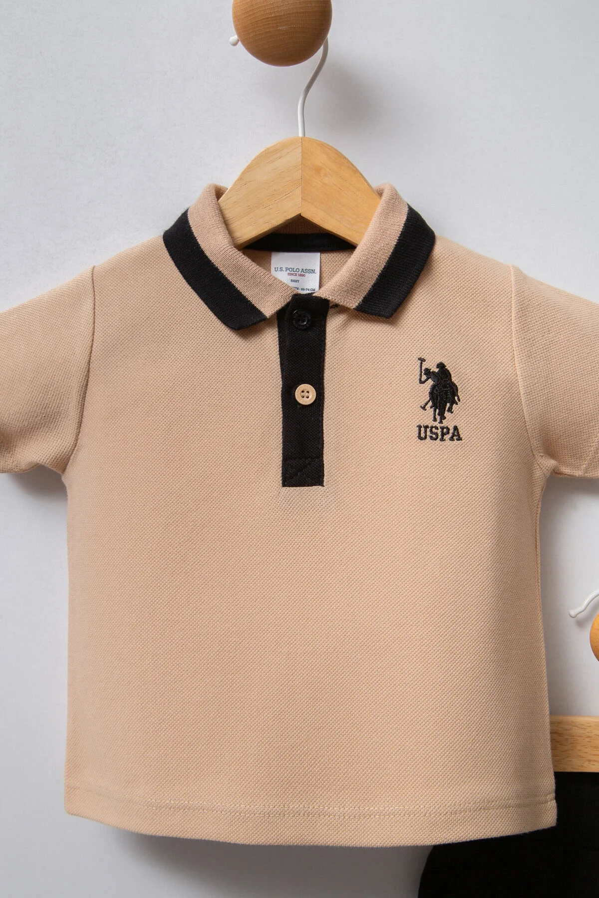 Bebek takımı, kremi gömlek ve siyah pantolon, U.S. Polo Assn logosu, bebek giyim seti, arnetta marka, erkek bebek giyim