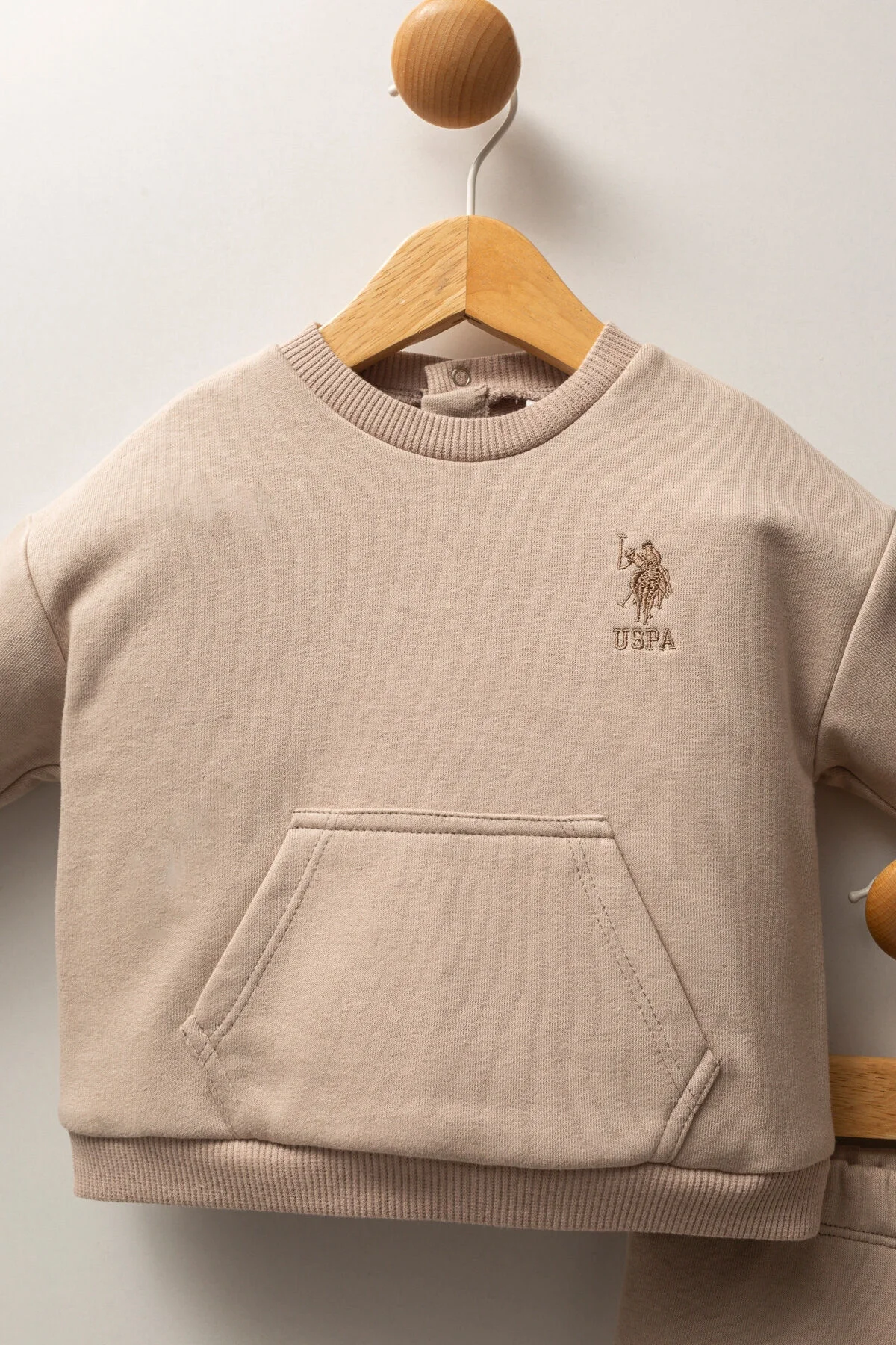 Kahverengi U.S. Polo Assn bebek takım elbette, uzun kollu pullover ve pantolon, marka logosu ile bebek giyim seti