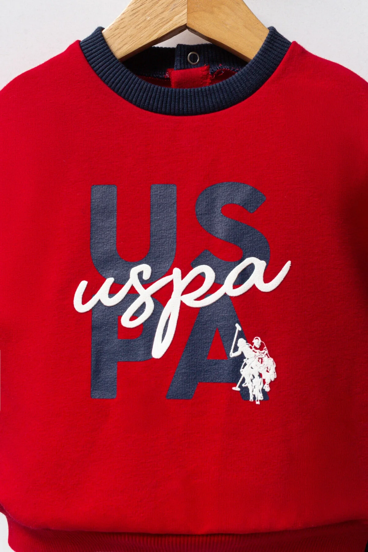 Kırmızı ve mavi U.S. Polo Assn bebek takım elbise, uzun kollu tişört ve pantolon, marka logosu ile çocuk giyim seti