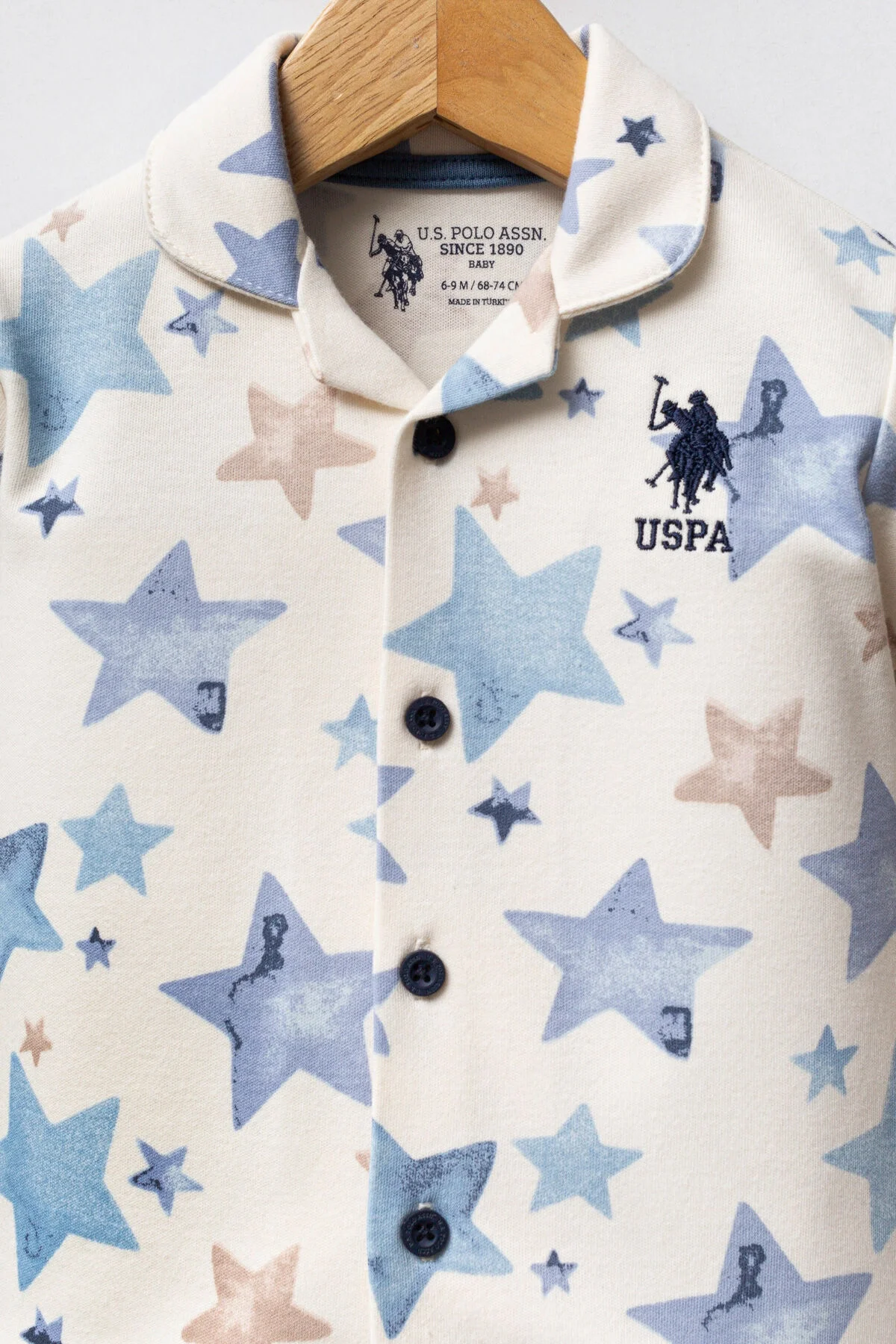 U.S. Polo Assn Erkek Bebek Krem Takım, mavi ve pembe yıldız desenli, uzun kollu ceket ve pantolon, Arnetta markası, bebek takımları