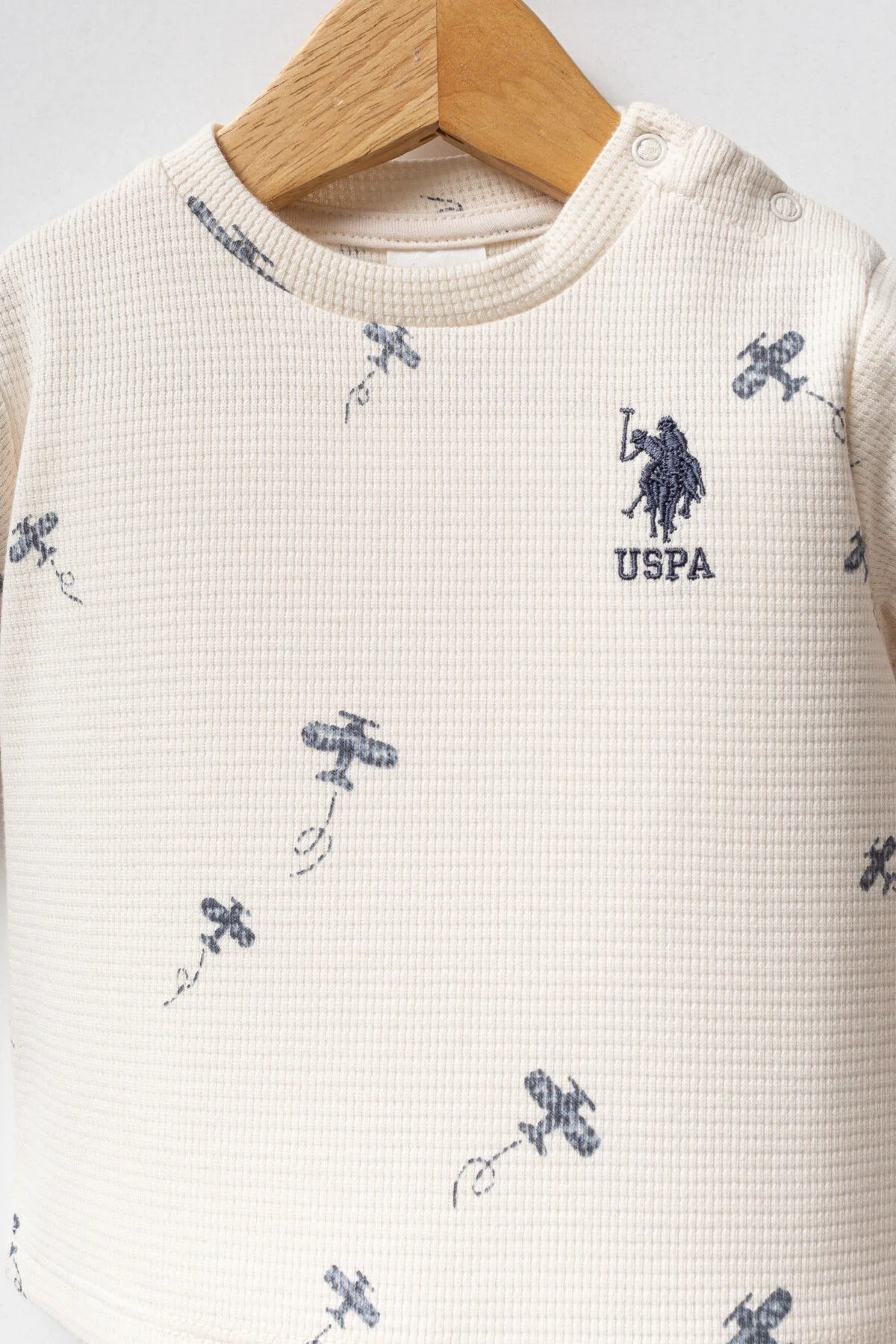 Krem renkli U.S. Polo Assn bebek takım elbette, uzun kollu tişört ve pantolon, bebek giyim seti, Arnetta markası