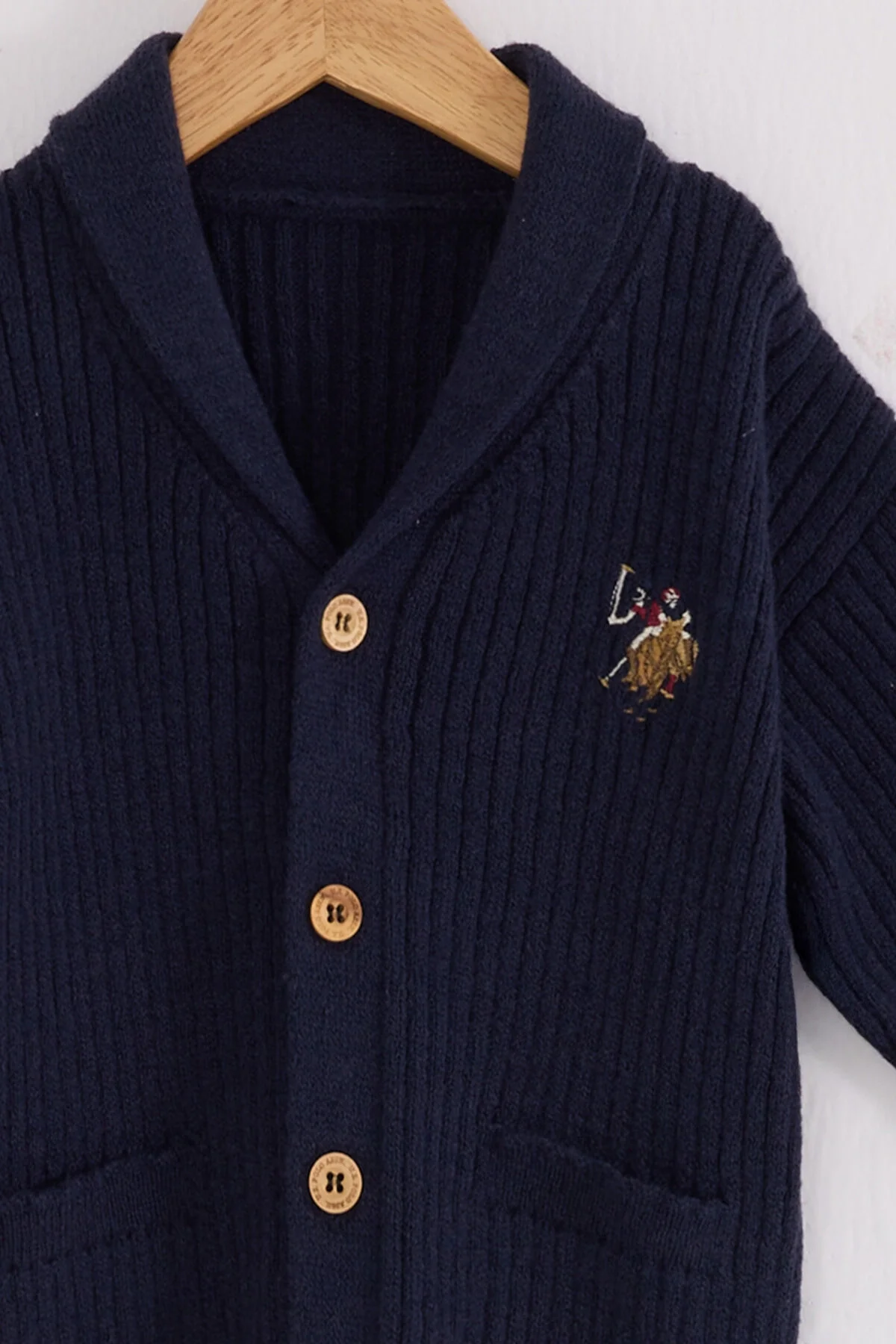 U.S. Polo Assn Erkek Bebek Lacivert Hırka, koyu mavi kazak, ön düğmeli, marka logosu, bebek giyim, kumaş detayları