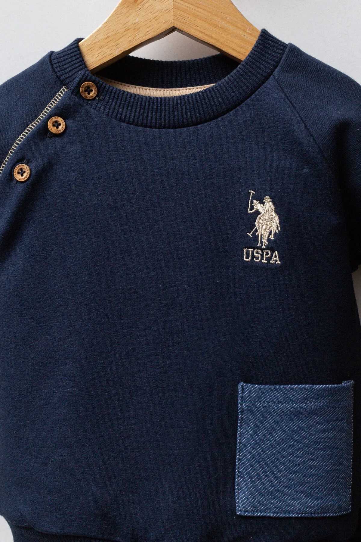 U.S. Polo Assn Erkek Bebek Lacivert Takım, koyu mavi sütyen ve pantolon, marka logosu ve düğme detaylı, bebek giyim seti