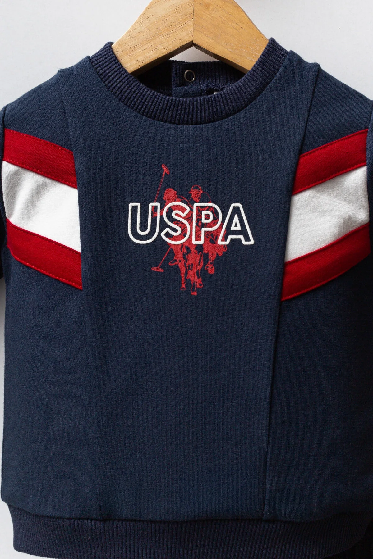 U.S. Polo Assn Erkek Bebek Lacivert Takım, kırmızı-beyaz detaylı sweatshirt ve pantolon, Arnetta markası, bebek takımları kategorisi
