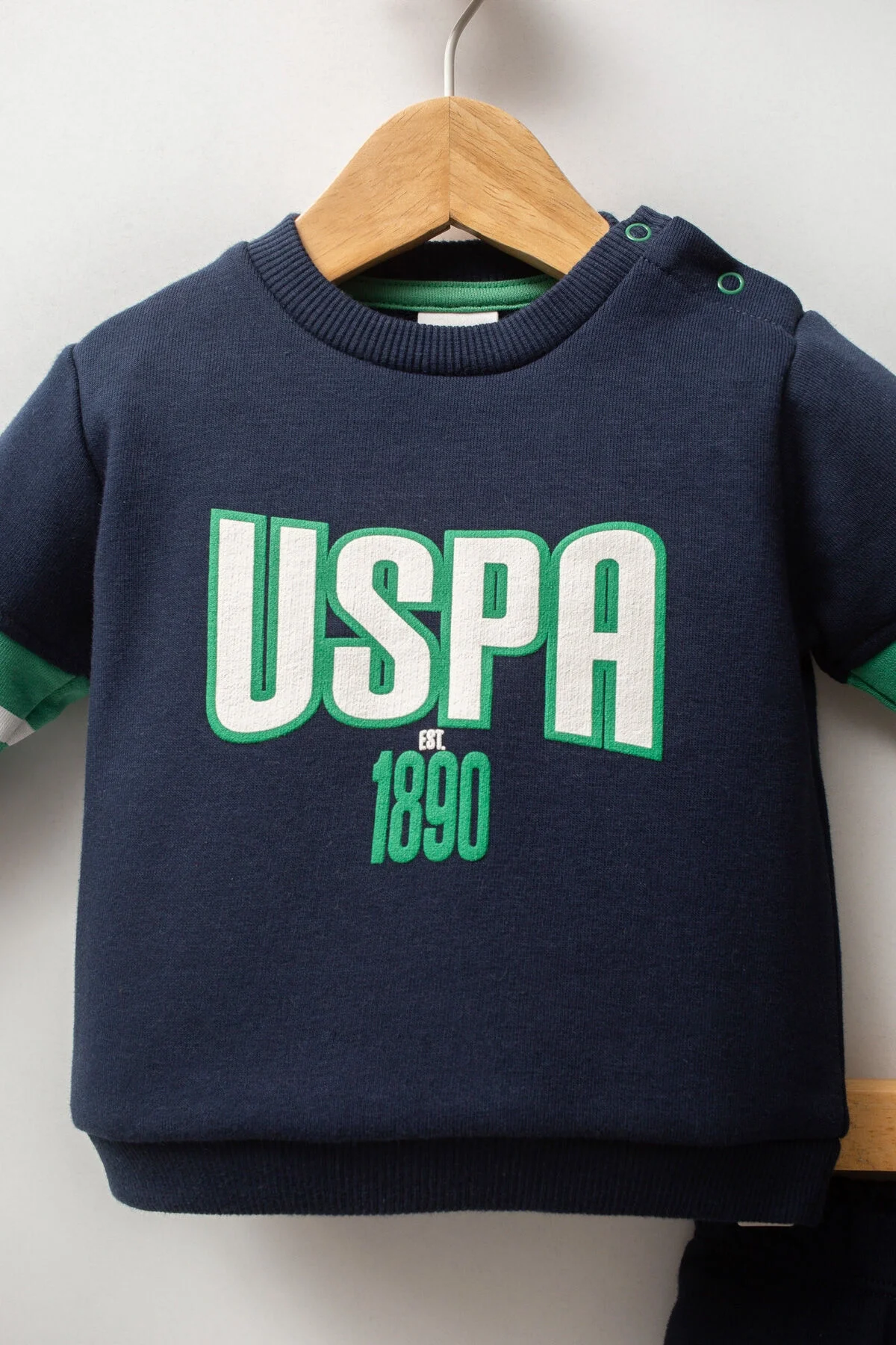 U.S. Polo Assn Erkek Bebek Lacivert Takım, yeşil detaylı sweatshirt ve pantolon, Arnetta markası, bebek giyim seti