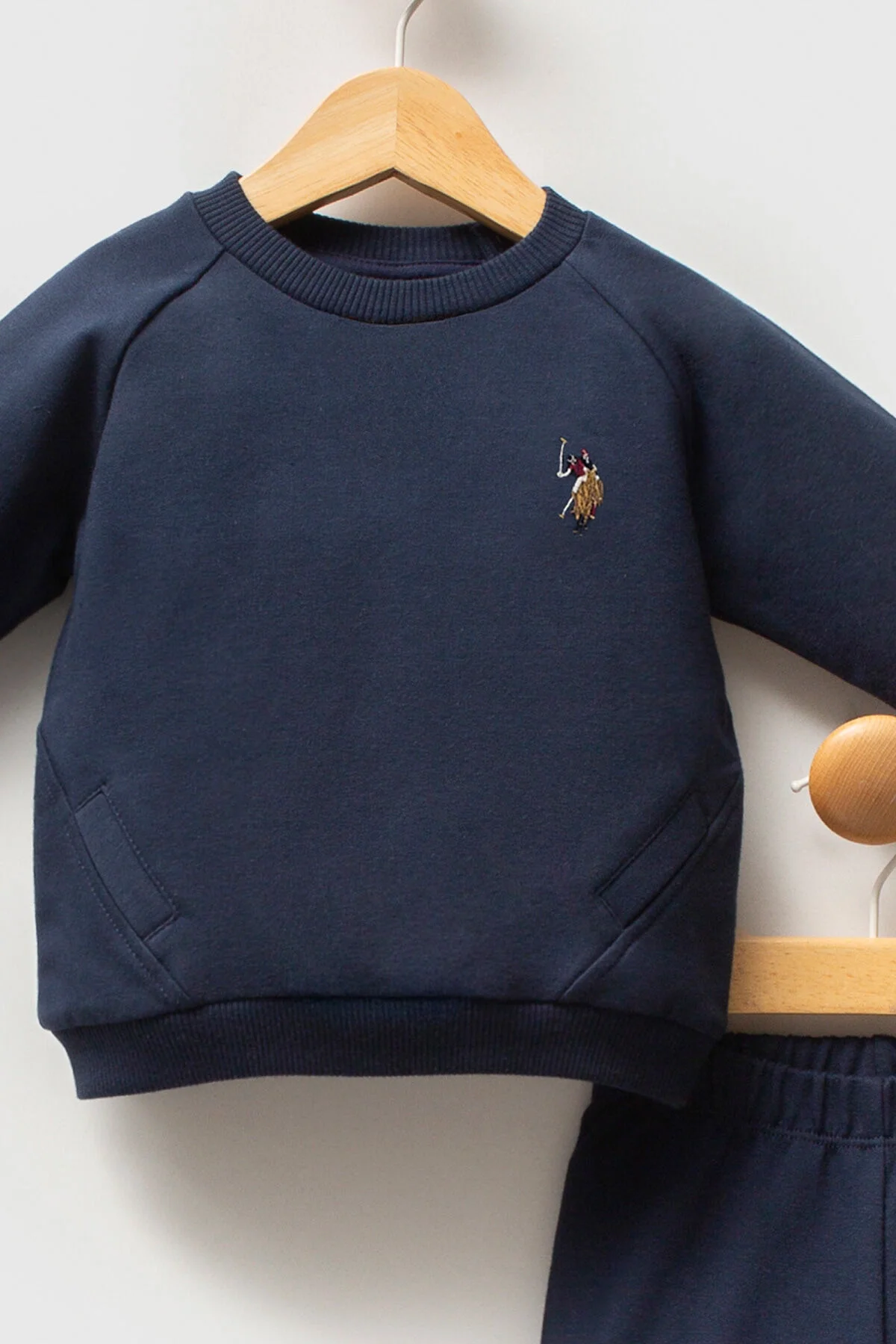 U.S. Polo Assn Erkek Bebek Lacivert Takım, kollu pullover ve elbette pantolon, marka logosu ile bebek giyim seti