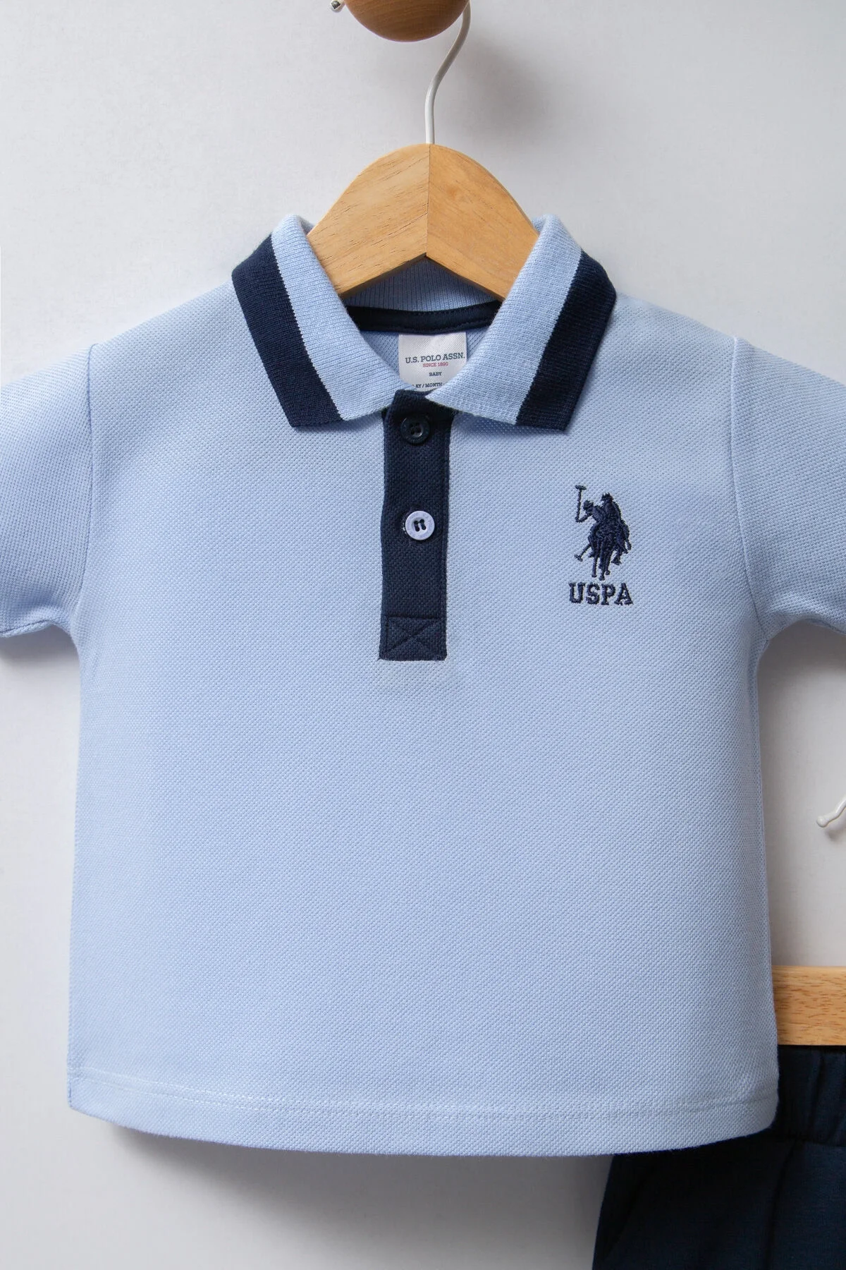 Mavi U.S. Polo Assn bebek takım elbise, gömlek ve kısa pantolon, marka logosu, bebek giyim seti