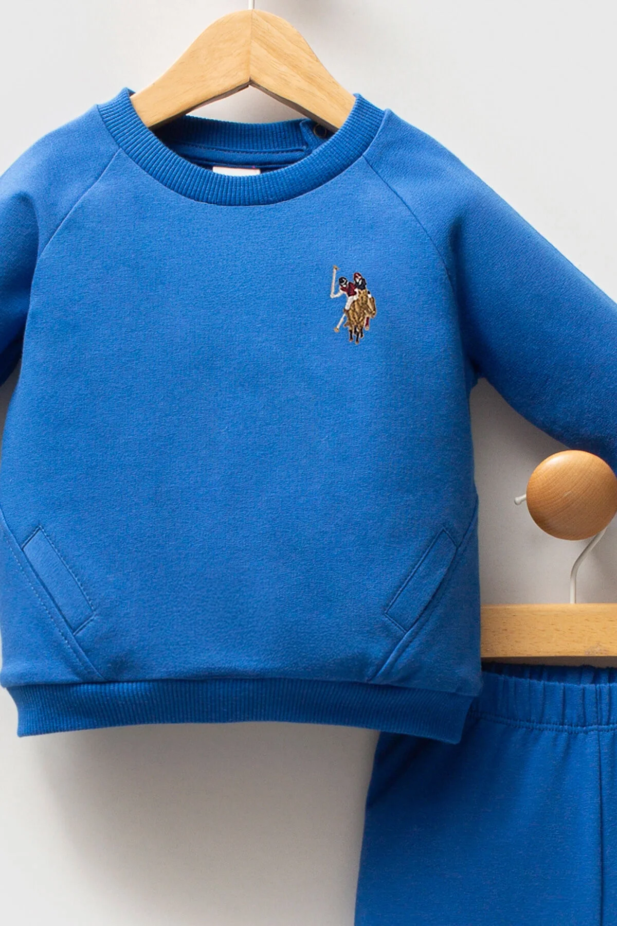 Mavi U.S. Polo Assn bebek takım elbette, uzun kollu tişört ve pantolon, marka logosu, bebek giyim seti
