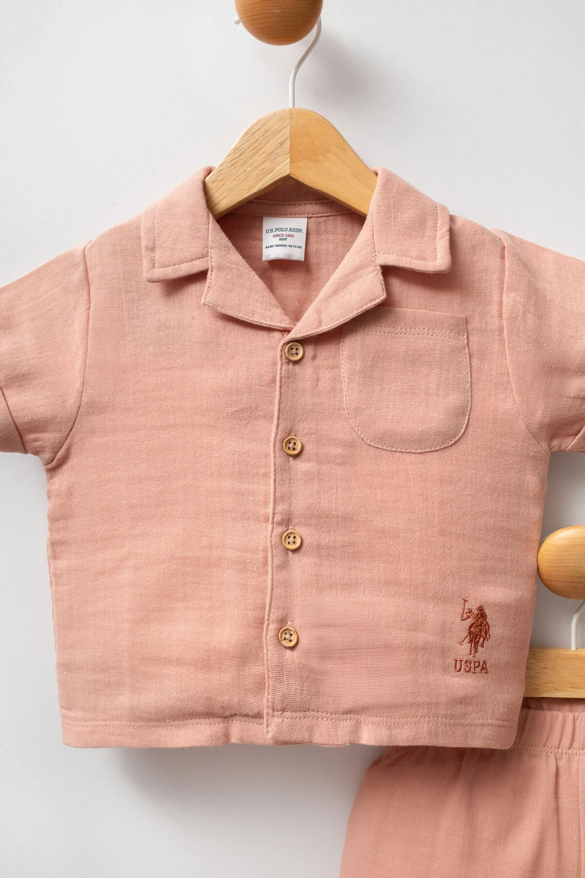 U.S. Polo Assn Erkek Bebek Sarı Takım, kısa kollu gömlek ve kısa pantolon, marka logosu, bebek giyim seti