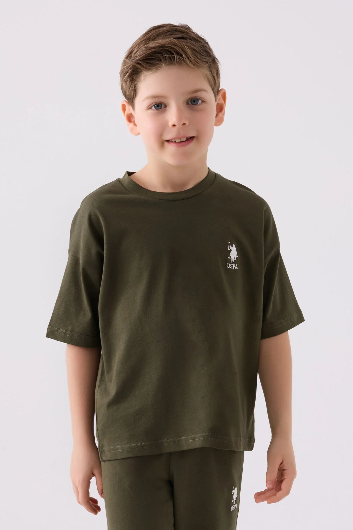 Haki renkli U.S. Polo Assn erkek çocuk Bermuda takım, üst ve alt parçaları, marka logosu, çocuk modeli