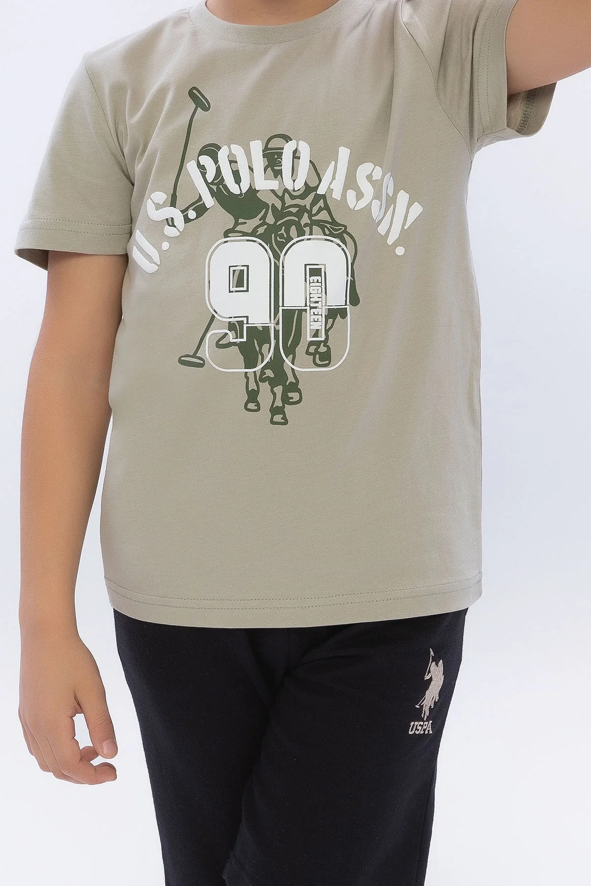 U.S. Polo Assn Erkek Çocuk Haki Bermuda Takım, kıyafet seti, çocuk giyim, spor stil, beyaz arka plan