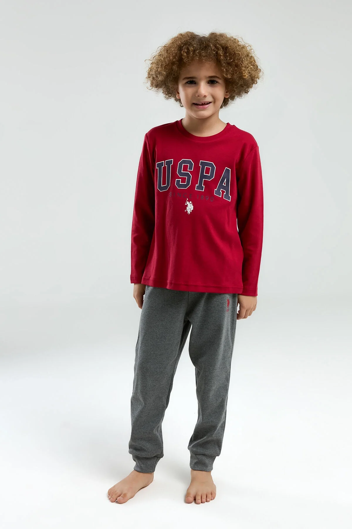 Kırmızı U.S. Polo Assn. erkek çocuk pijama takımı, uzun kollu tişört ve gri pantolon, çocuk modeli
