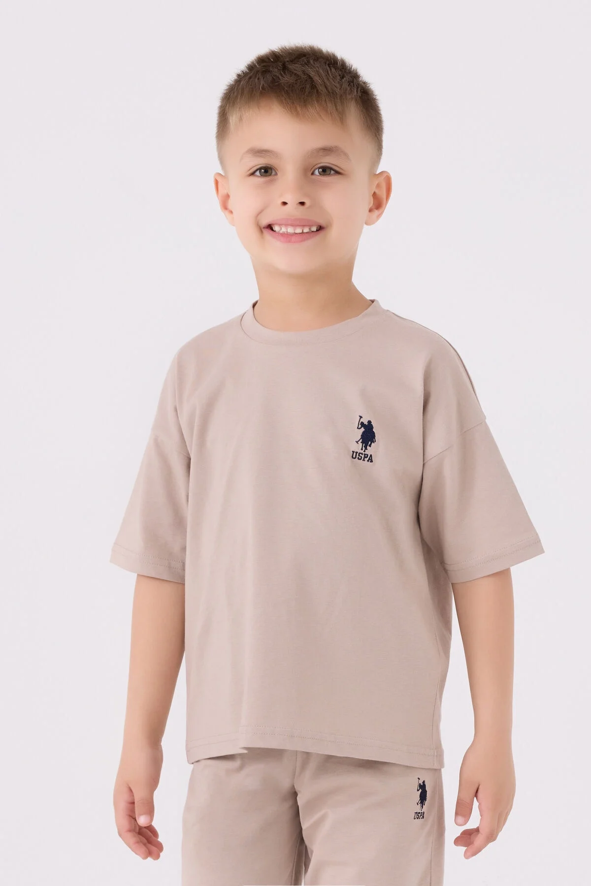 Krem renkli U.S. Polo Assn erkek çocuk Bermuda takım elbette, ön görsel, marka logosu, çocuk modeli