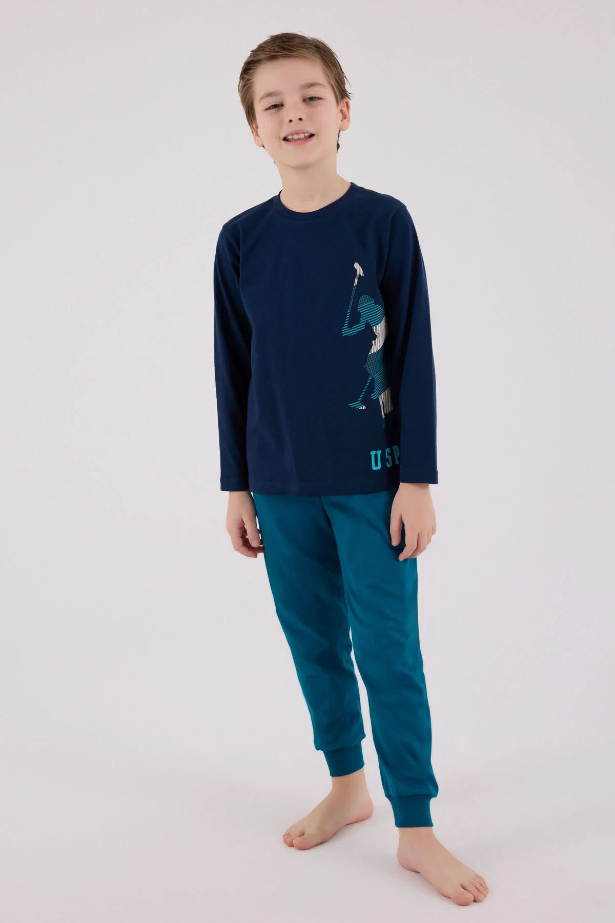Lacivert USP A markalı erkek çocuk pijama takımı, uzun kollu üst ve pantolon, çocuk modeli