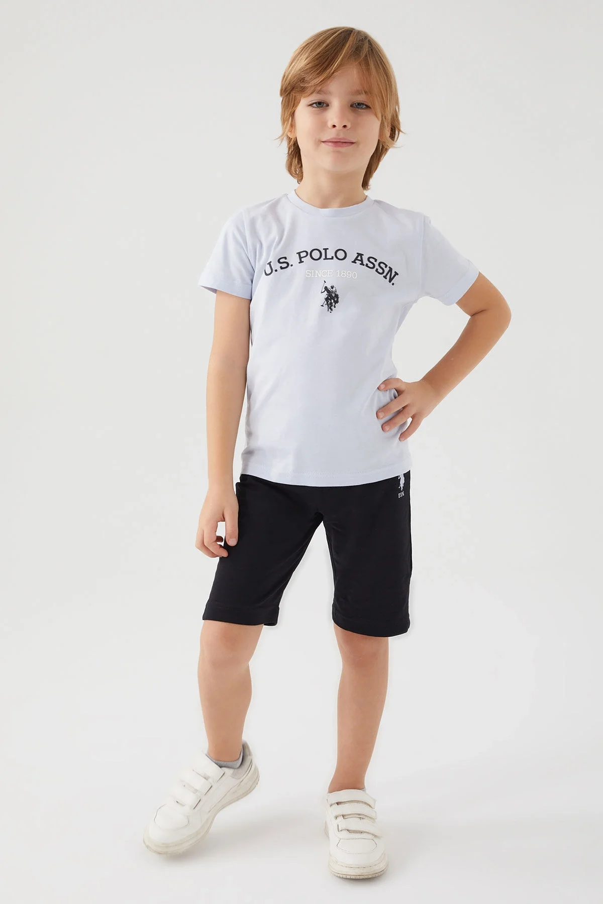 U.S. Polo Assn Erkek Çocuk Mavi Bermuda Takım, beyaz tişörtle birlikte, çocuk modeli, marka logosu, spor stil