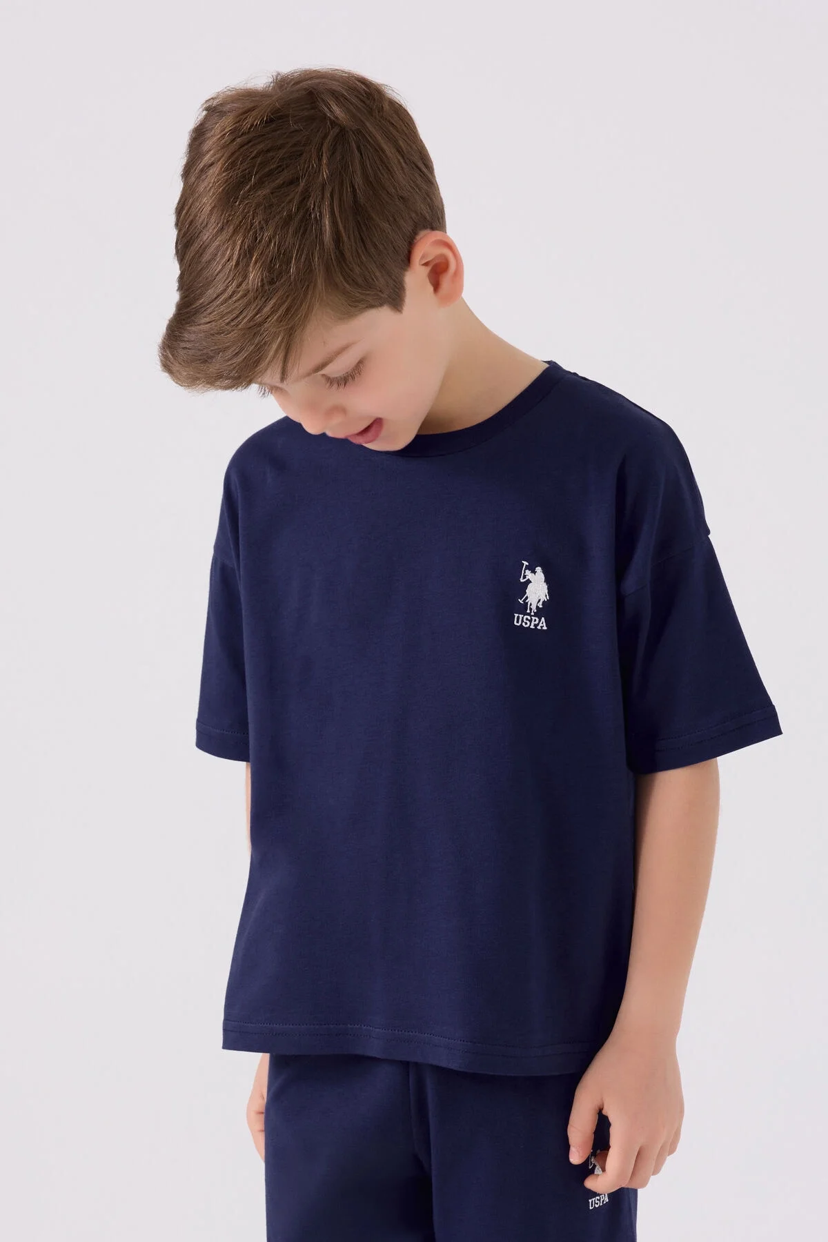Mavi U.S. Polo Assn erkek çocuk Bermuda takım elbette, marka logosu ve spor stilinde çocuk giyim