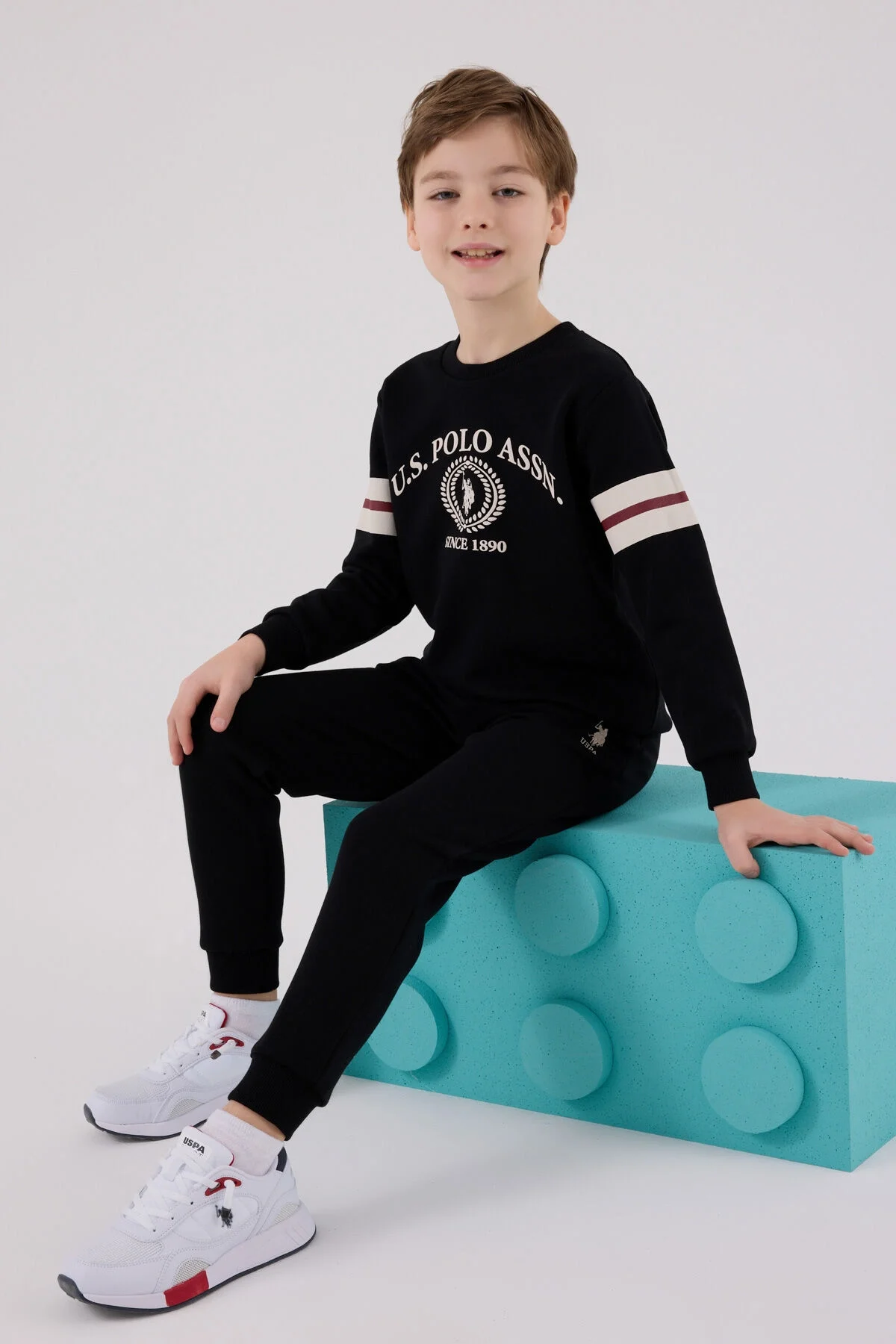U.S. Polo Assn Erkek Çocuk Siyah Eşofman Takımı, kollu üst ve pantolon, marka logosu, spor stil, çocuk giyim
