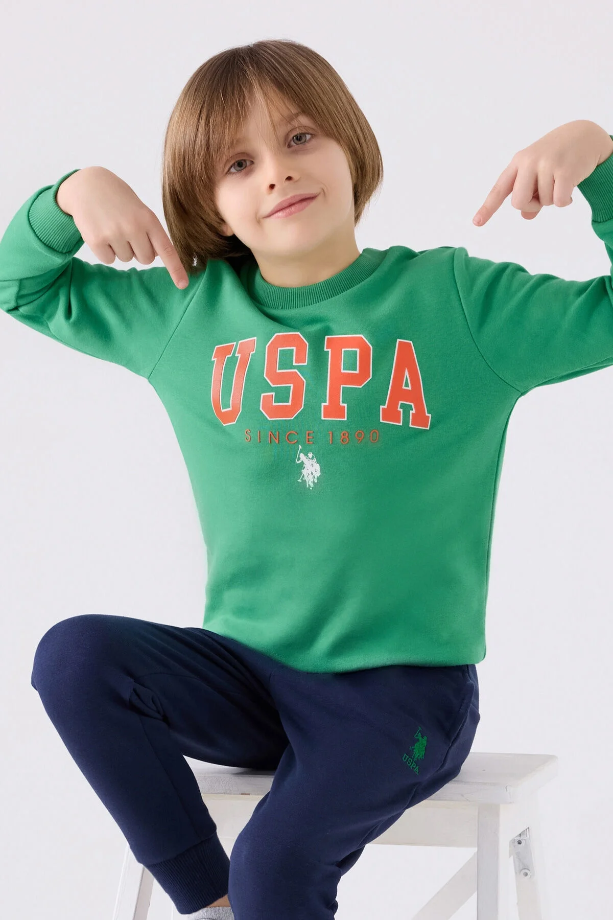 Yeşil USPA marka erkek çocuk eşofman takımı, kıyafet seti, çocuk giyim, spor stil, kıyafet detayları