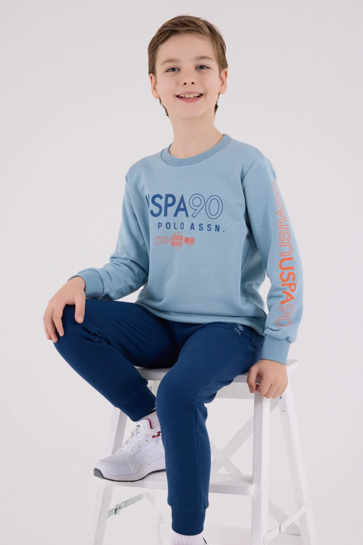 Mavi USP90 desenli erkek çocuk eşofman takımı, U.S. Polo Assn marka, spor ve günlük giyim için ideal